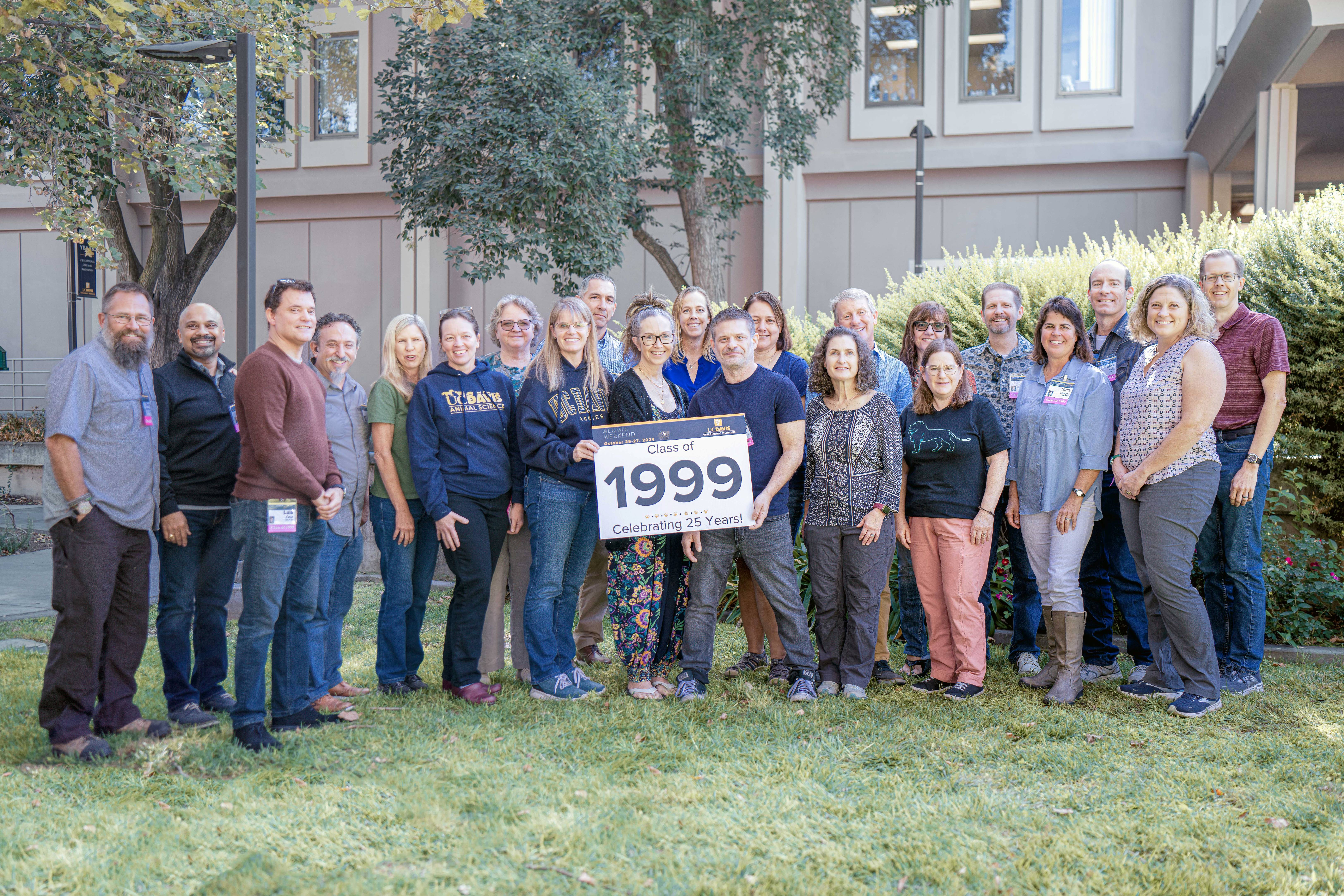 Alumni Class of 1999 group photo
